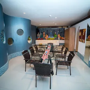 Hotel Parkway &